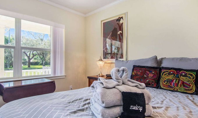 Tropic House | Avocado · Elegant Retreat Close to Beach & Arts District