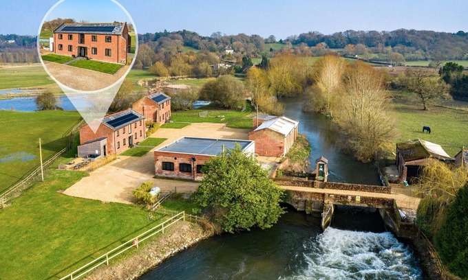 New Forest District House | Avon Mill - Five Bedroom House, Sleeps 10