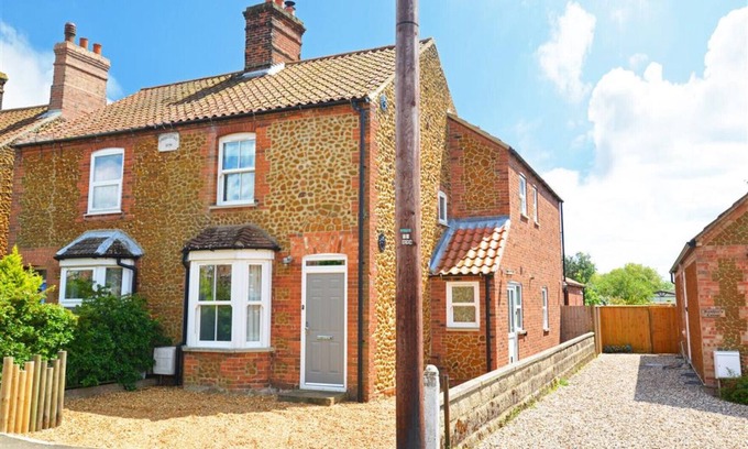 Snettisham House | Avondale Cottage - Three Bedroom House, Sleeps 6