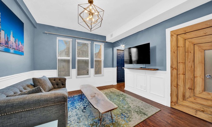 Avondale Apartment | Avondale Gem: 2BR w/Free Parking, Train Access & 2 Offices, Near Logan Sq
