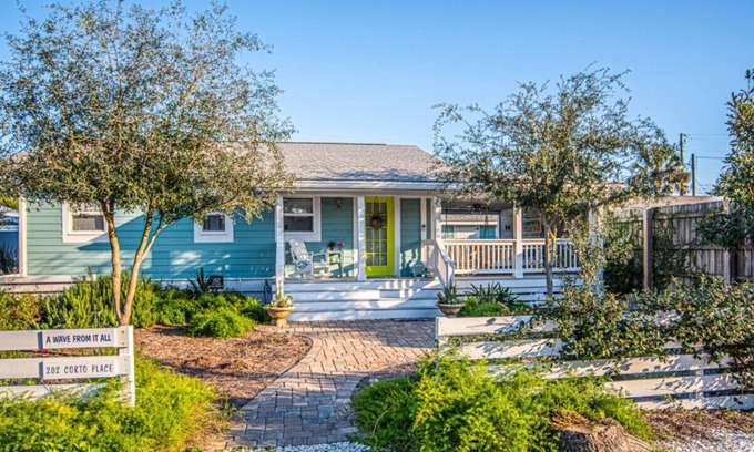 Laguna Beach House | AWaveFromItAll|Sleeps4|1Blk2Bch|DogOK|Patio