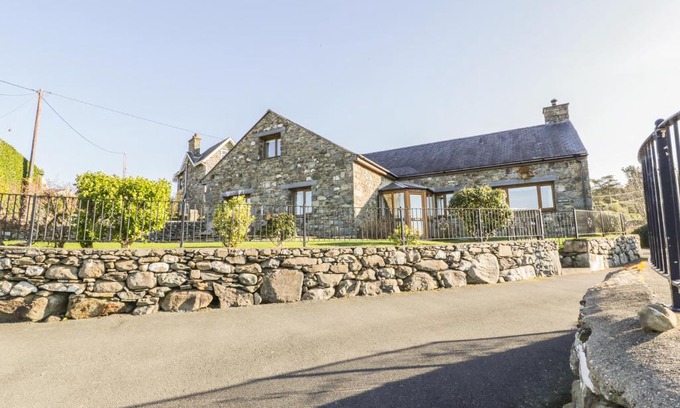 Llanfair House | Awel Y Llan