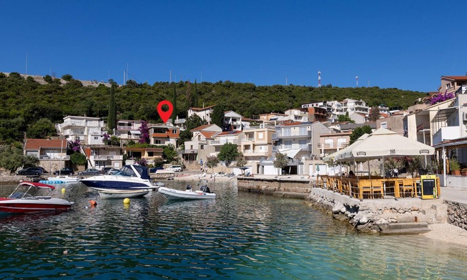 Duboka Apartment | Awesome apartment in Duboka with house sea view