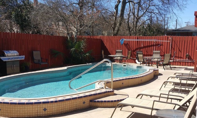 Beach Institute Condo | Awesome Downtown condo in Savannah