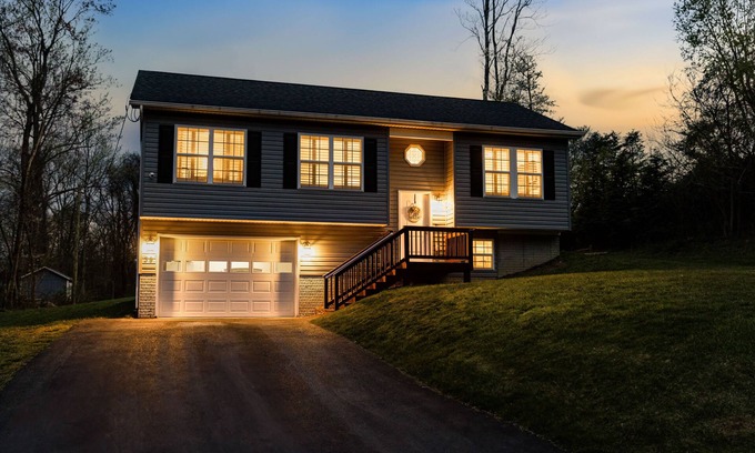 Millville House | AWESOME Family Cottage - 6 Mins to River, Hiking & Wineries