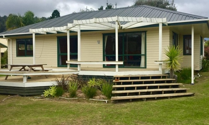 Matarangi House | Awesome family bach at stunning Matarangi beach!