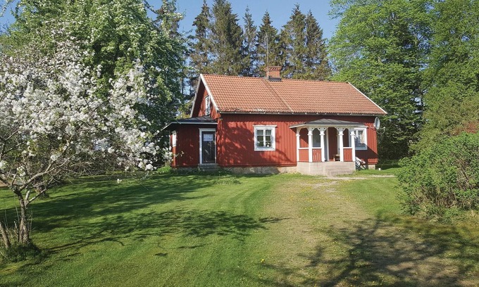 Broddetorp House | Awesome home in Falköping with kitchen