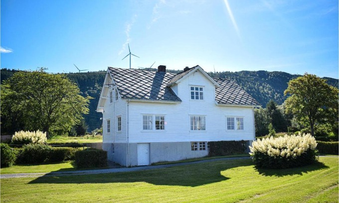 Fitjar House | Awesome Home In Fitjar With Wifi