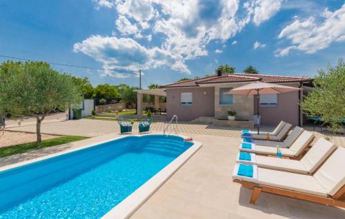 Kamenmost House | Awesome Home In Kamenmost With Jacuzzi
