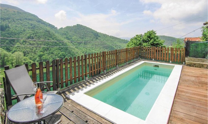 Montefegatesi House | Awesome Home In Montefegatesi With Wifi