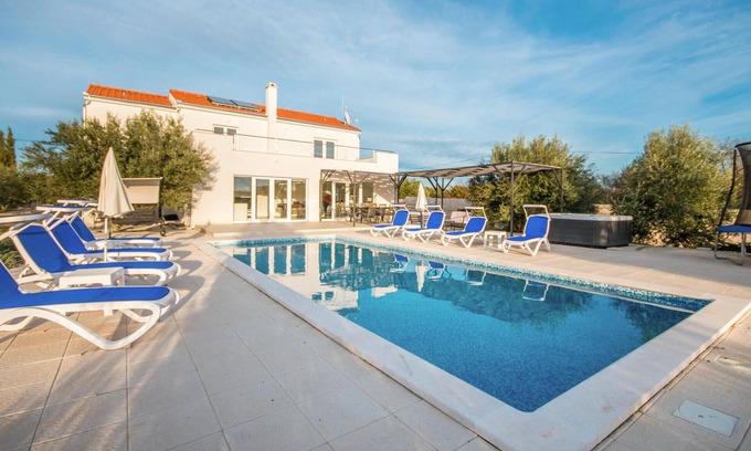 Velim House | Awesome home in Radosinovci
