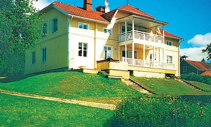 Vintjarn House | Awesome home in Svärdsjö with sauna