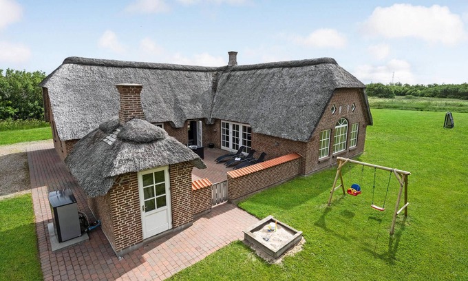 Øhuse House | Awesome home in Ulfborg with kitchen
