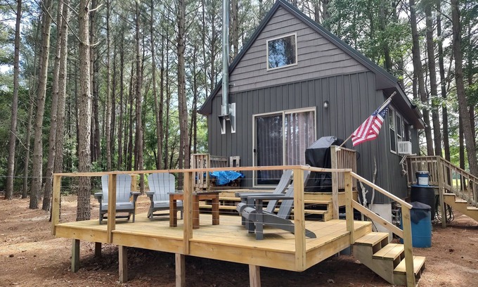 Onancock Cabin | Awesome private off grid cabin with creek view.