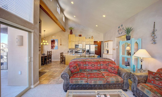 Moab South Valley House | Awesome Retreat Pool ,Hot tub, 2 car garage
