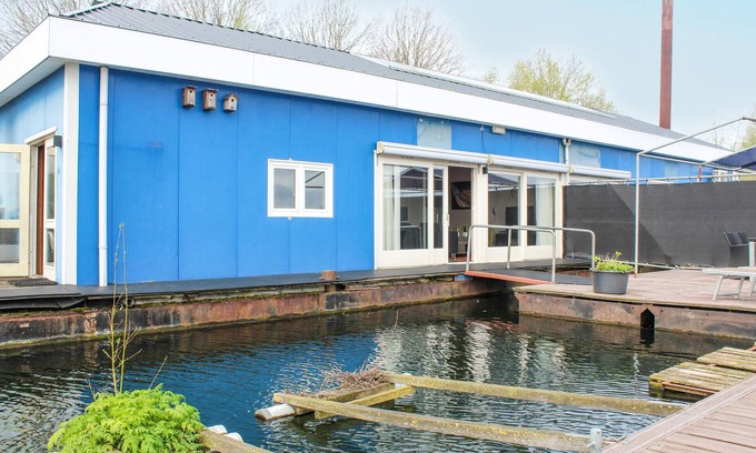 Lith Boat Rental | Awesome ship in Lith with kitchen
