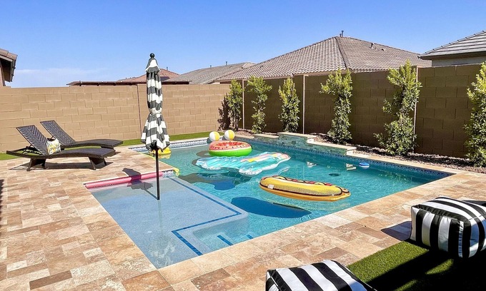Buckeye House | AZ Sunshine Home(25 min to Airport)Resort Backyard~BBQ/POOL~ Spring Training🏟