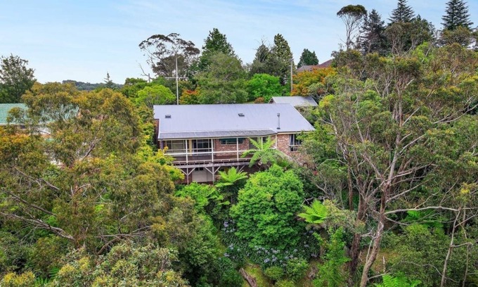 Wentworth Falls House | Azimuth - Spacious Family Retreat with City Views