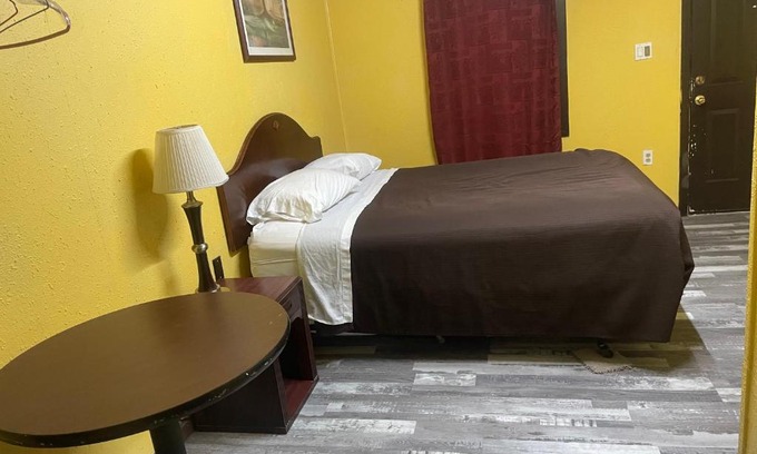 Fort Scott Hotel | Azure Sky Motel