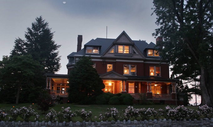 Marietta Bed & Breakfast | B. F. Hiestand House Bed & Breakfast