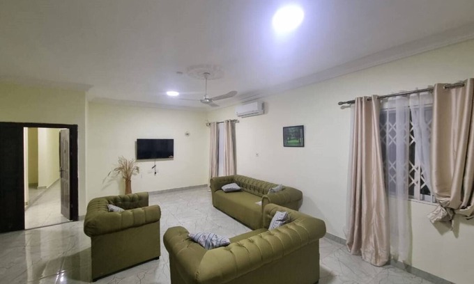 Cape Coast House | B's Classic and Cozy - Apt #2