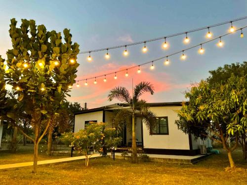 Nong Ya Sai Villa | BaanFarang Poolvilla Suphan Buri