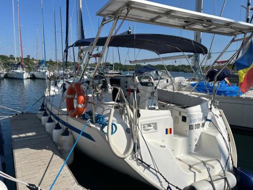 Arsa Boat Rental | Baby Two Sailing Boat