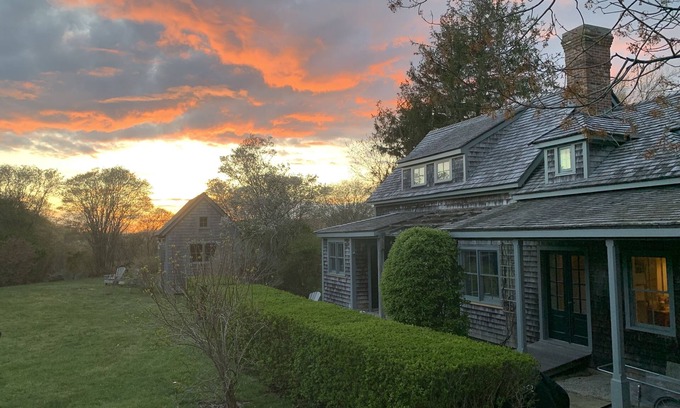 Block Island House | Back to nature, an Island artist’s cottage.