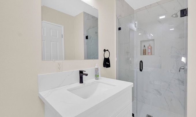 Covina House | BackpackersApartment/1B1B/FreeWi-Fi/Free Coffee