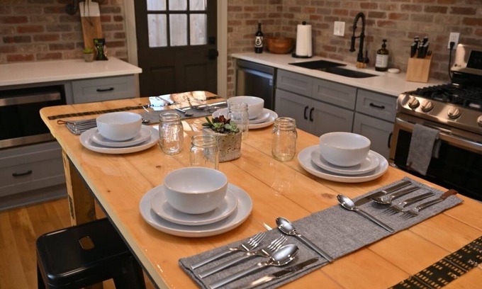 Decatur House | Backstage Gallery House