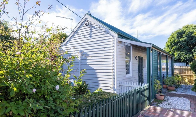 Devonport Cottage | Badger’s Inlet Devonport