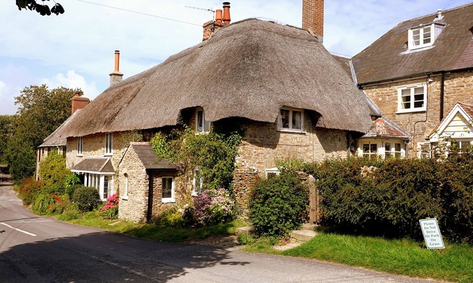Littlebredy Cottage | BADGERS COTTAGE, pet friendly, with open fire in Chickerell