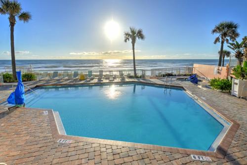 Daytona Beach Hotel | Bahama House - Daytona Beach Shores