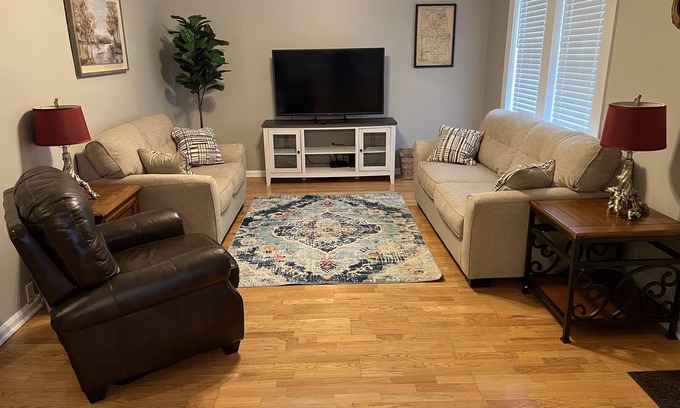 Eufaula House | Bait ‘em up Bungalow in Downtown Eaufaula