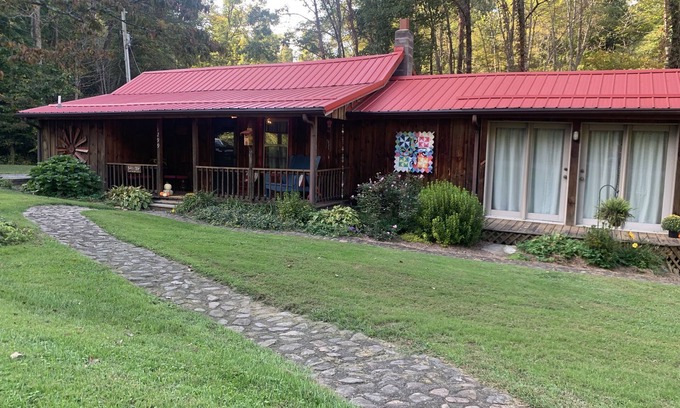 Crumpler Cottage | Baker's Cottage - Relax in this quiet mountain cottage by the creek.