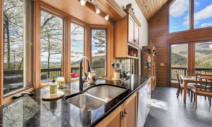 Fairview Cabin | Baker’s Bluff - Stunning Mtn Views & Luxury in WNC. Pet Friendly!