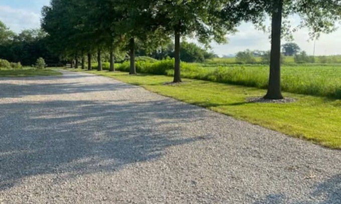 Baldwin City Cabin | Baldwin City's Tallgrass lodge