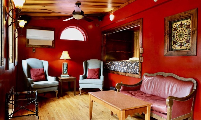 Stanardsville Apartment | Bali Suite at the White Lotus