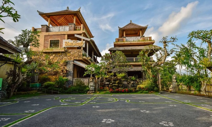 Tumbu Village House | Balinese Guesthouse! 1BR Double Room in Karangasem