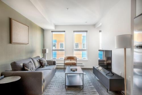West Woodland Apartment | Ballard 1BR w Lounge Shops BBQ near Dining SEA-468