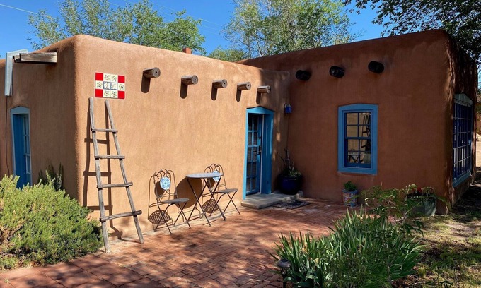 Alamedan Valley House | Balloon Fiesta close to Charming, Historic, N. Valley Casita!