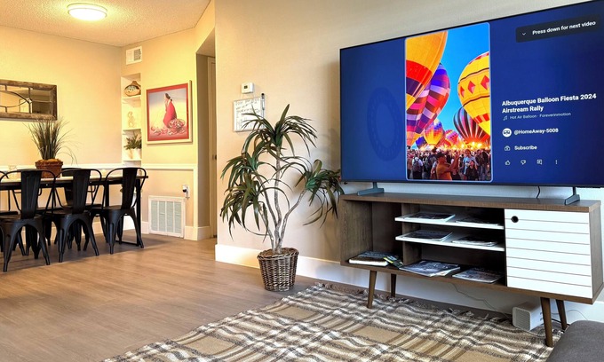 Albuquerque Apartment | Balloon Route 66/Pool/Gated/Covered Free Parking/Playground/Centrally Located