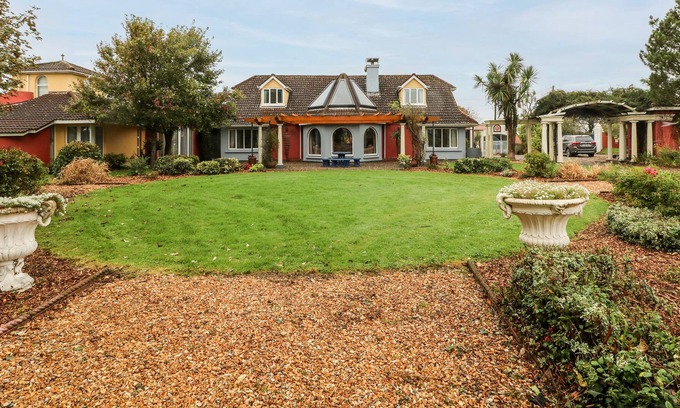 Rosslare Cottage | BALLYSHEEN HOUSE, pet friendly in Rosslare Harbour, County Wexford