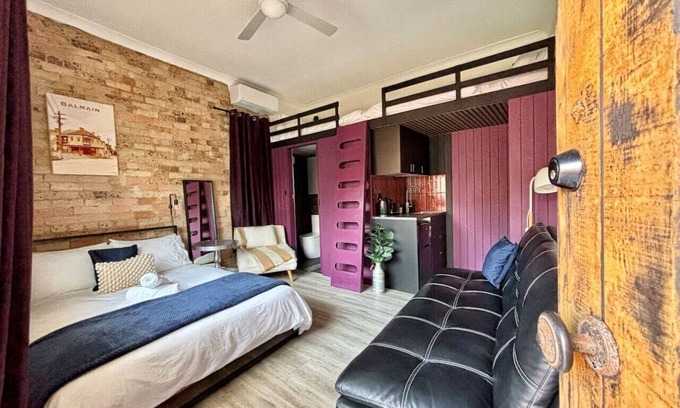 Balmain Apartment | Balmain Village Retreat | AC + Parking | 3kms to City