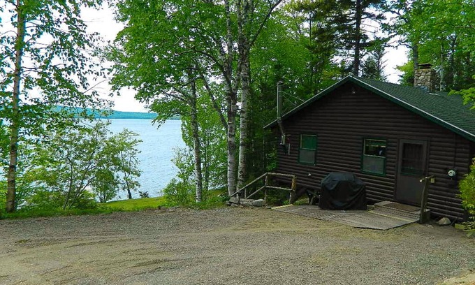 Rangeley Plantation Cottage | Balsam Breeze - cozy cottage on Mooselookmegunic!