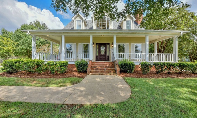Taylorville House | Bama Farmhouse - Beautiful Pool Area!