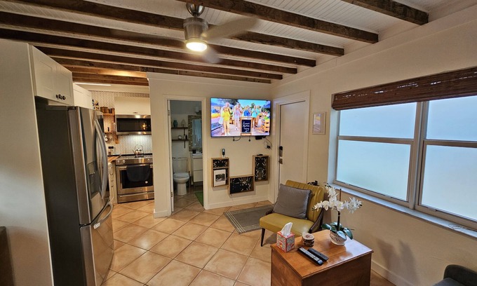 Shady Banks Cottage | Bamboo Cottage: Tropical Vibe Beach-style Cottage