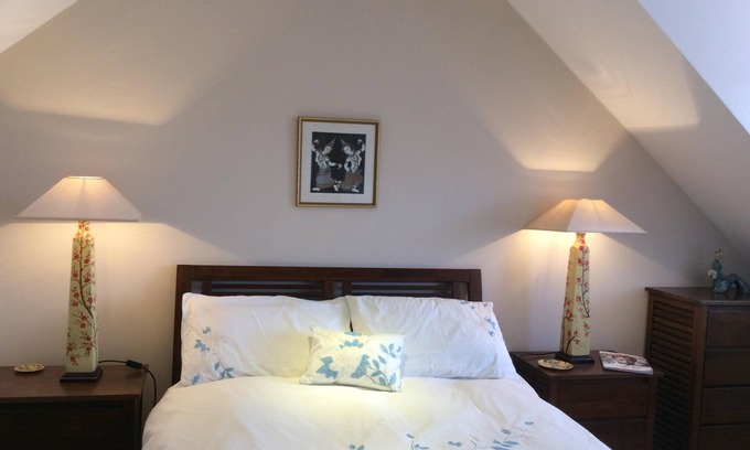 Bamburgh House | Bamburgh:Charming comfortable property just a short stroll to fab beach & Castle