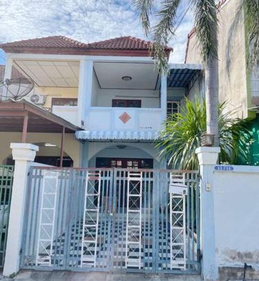 Saen Suk Villa | Bang Saen House: Friends/Family.