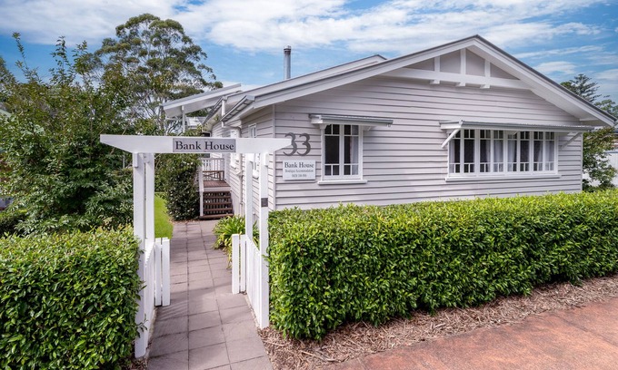 North Tamborine House | Bank House - Boutique Accommodation
